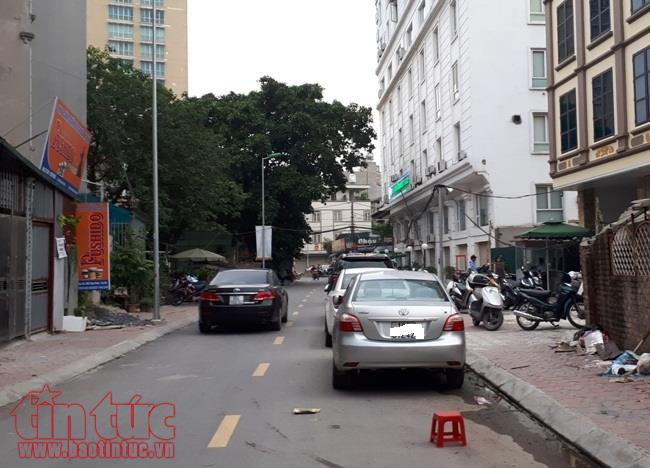 Lấn chiếm vỉa hè, đỗ xe sai quy định phổ biến nhiều tuyến phố Hà Nội ảnh 5